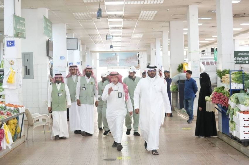 *مدير عام فرع البيئة بتبوك يتفقد أسواق النفع العام استعدادًا لموسم عيد الأضحى* *مدير عام فرع البيئة بتبوك يتفقد أسواق النفع العام استعدادًا لموسم عيد الأضحى*