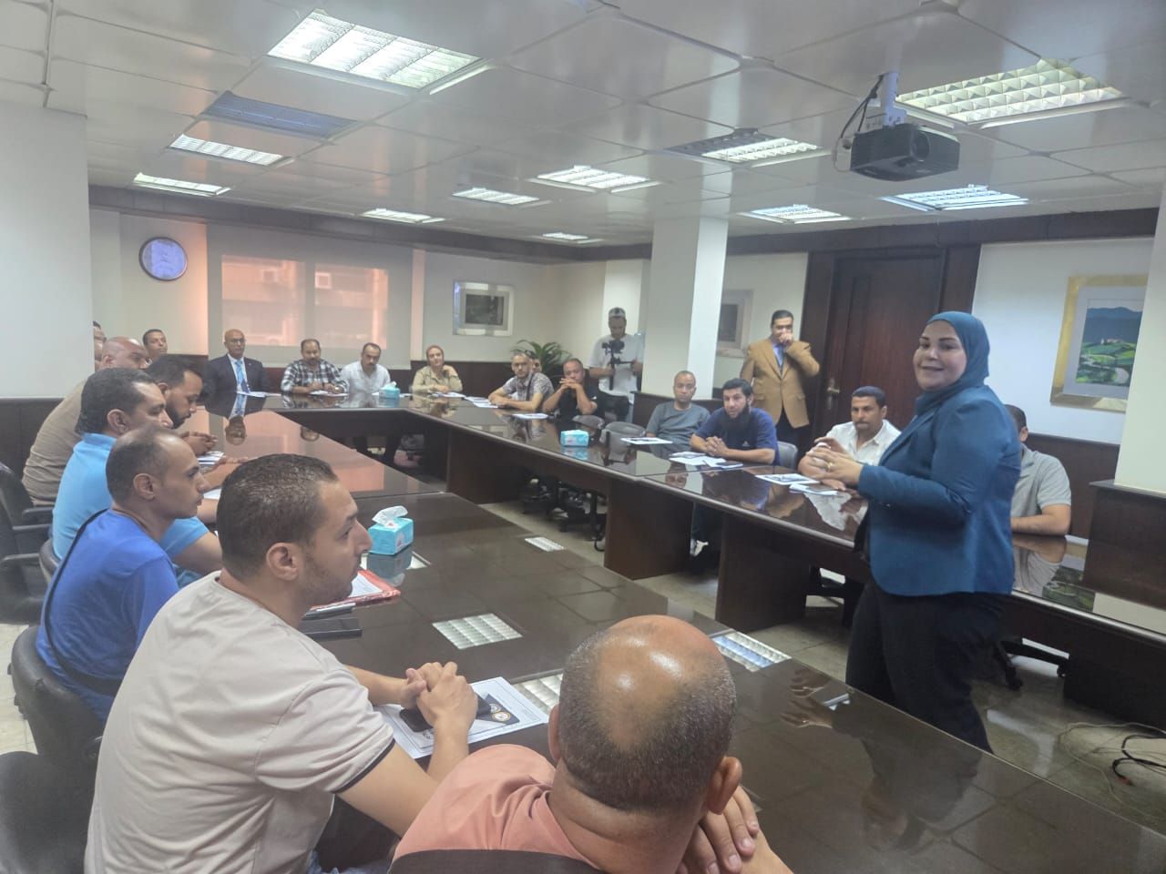 البرنامج التدريبى المجانى لتدريب وتأهيل سائقى الشاحنات (7) البرنامج التدريبى المجانى لتدريب وتأهيل سائقى الشاحنات (7)
