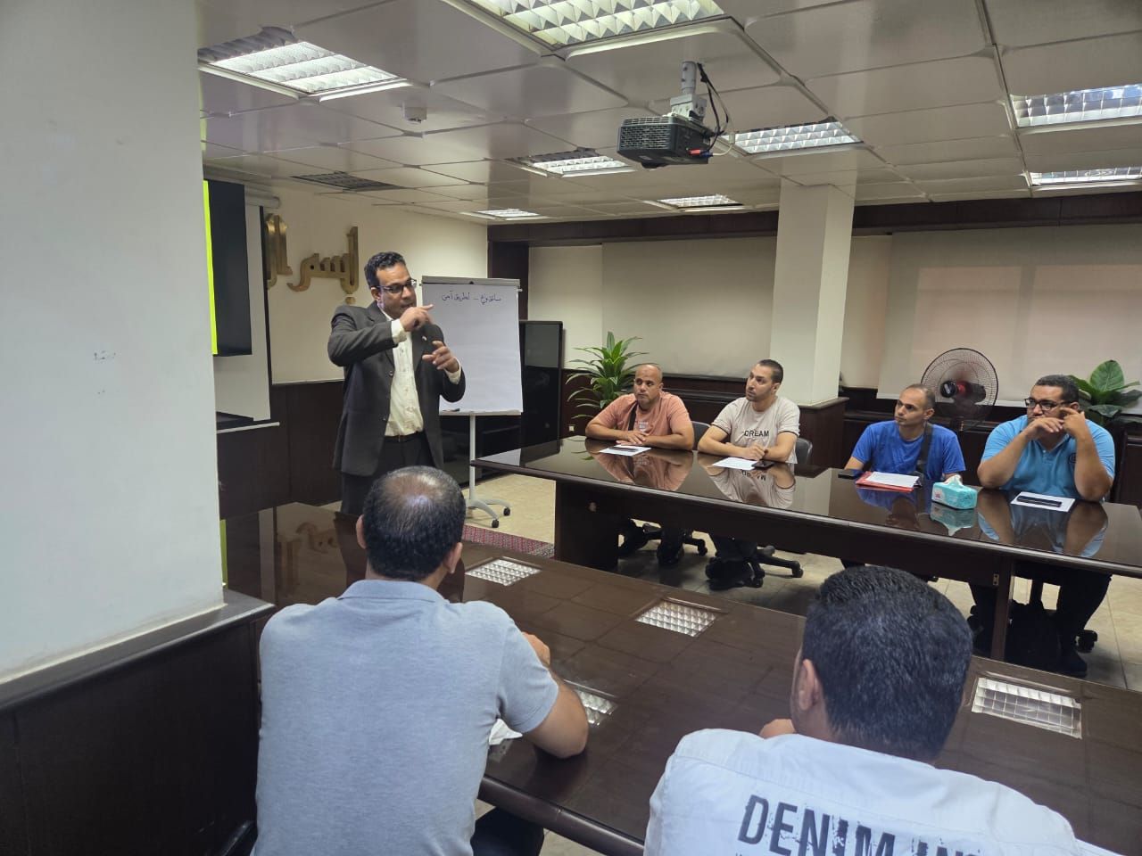 البرنامج التدريبى المجانى لتدريب وتأهيل سائقى الشاحنات (5) البرنامج التدريبى المجانى لتدريب وتأهيل سائقى الشاحنات (5)