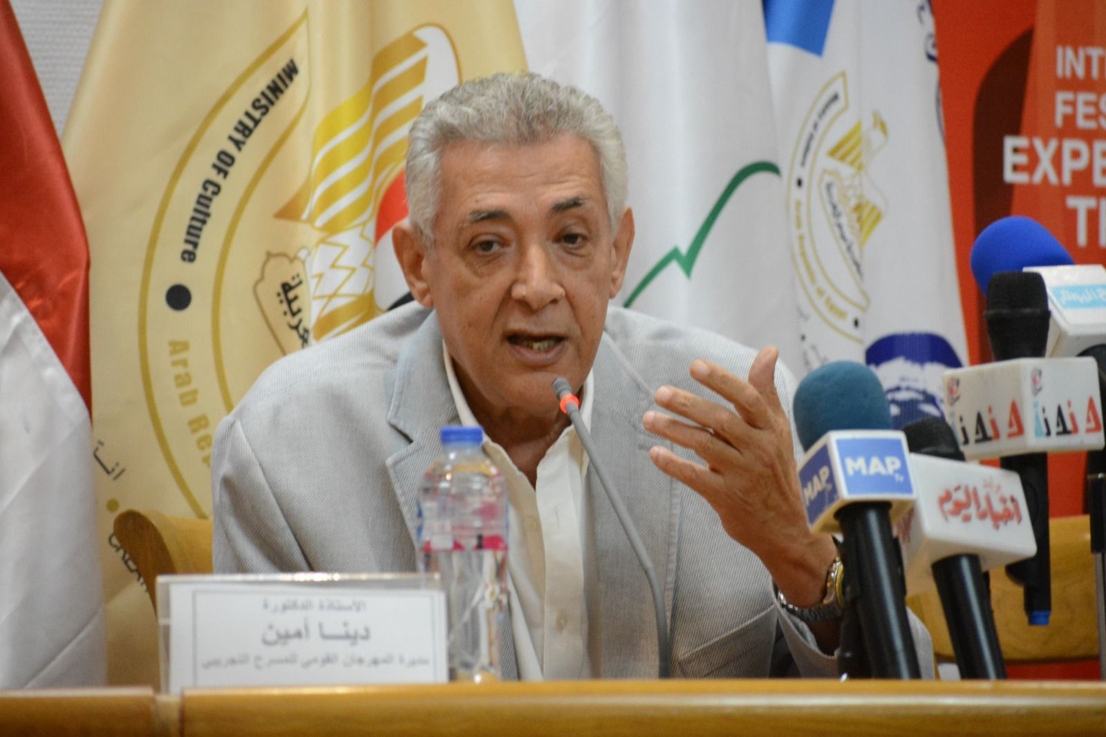 خلال المؤتمر الصحفي (2)