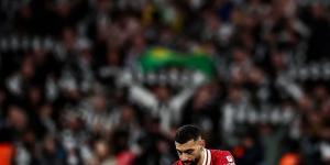 شاهد.. حزن محمد صلاح بعد خسارة لقب كأس كاراباو