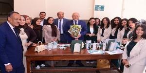 مشروع تخرج مبتكر في جامعة سوهاج.. ريادة الأعمال الخضراء في مجال الصيدلة