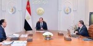 الرئيس السيسي يجتمع مع رئيس الوزراء ووزير الماليه ومحافظ البنك المركزي للإطلاع علي مؤشرات الاصلاحات  الاقتصاديه والماليه