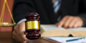 إحالة وزير الشؤون الدينية السابق وإعلامي وصاحب وكالة أسفار على الدائرة الجنائية في قضايا فساد