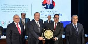 جامعة القاهرة تكرم المستشار بولس فهمي رئيس المحكمة الدستورية العليا