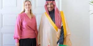 وزير الصناعة يناقش تعزيز التعاون الصناعي والتعديني مع وزيرة الشؤون الاقتصادية الدنماركية