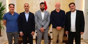 وصول المدرب الأسترالي أرنولد إلى بغداد لتدريب «أسود الرافدين»