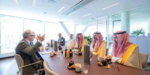 وزير الصناعة يلتقي الرئيس التنفيذي لاتحاد الصناعات الدنماركية ويترأس اجتماع الطاولة المستديرة