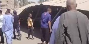 تشكيل لجنة لحصر الأضرار ومعالجة انهيار تندات موقف السيارات بقوص