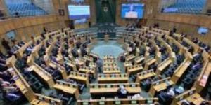 مطالب نيابية بتأجيل أقساط القروض لشهر أيار 2025
