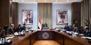 رئيس الوزراء: صياغة حزمة حوافز لتحويل السيارات للعمل بالغاز