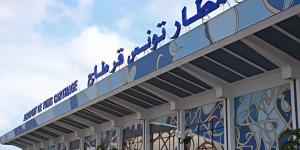 عبر مطار قرطاج.. سنتان سجنا لسيدة أعمال هرّبت ابن فنان مشهور
