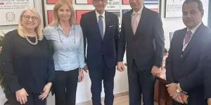 وزير الزراعة يبحث مع مدير معهد سيام باري في ايطاليا تعزيز التعاون في البحث العلمي