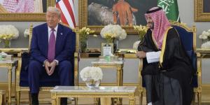 ترامب في السعودية: صفقة أسلحة هي "الأكبر في التاريخ" وشراكة اقتصادية استراتيجية.. #خبر_عاجل