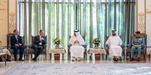 سعود بن صقر يؤكد أهمية الشراكات الدولية في مجالات الدراسات الاستراتيجية