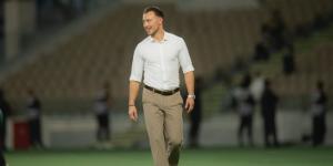 أهلي جدة يقطع الطريق على الحالمين بمدربه