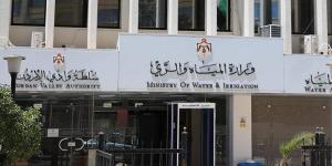 بالوثائق ..  وزارة المياه تمنح مستثمر رخصة بئر سياحي رغم رفض رئيس الوزراء
