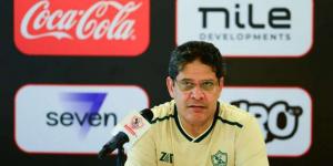 أيمن الرمادي يجتمع بلاعبي الزمالك استعدادا لبتروجت