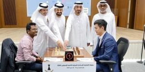 «الشارقة لأساتذة الشطرنج» ترفع شعار المفاجآت في الجولة الأولى