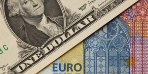 تداول الدولار في نطاق ضيق قبل تصويت على الضرائب