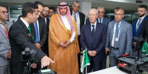 سفير المملكة لدى المغرب يتفقّد صالة مبادرة "طريق مكة"