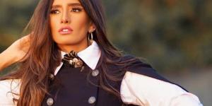 زينة مذيعة فى أحداث فيلم الشيطان شاطر مع أحمد عيد