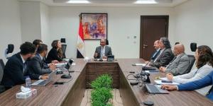 نائب وزير الإسكان يستقبل بعثة الوكالة الفرنسية للتنمية لبحث مجالات التعاون