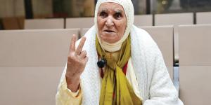 الحاجة منيرة: سأدعو لمن يسّر لنا الطريق