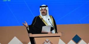 أمير عسير: 25 مليار ريال استثمارات بدأ تنفيذها على الأرض