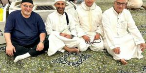 أحمد سعد يشارك متابعيه أحدث ظهور من المسجد النبوي.. شاهد 