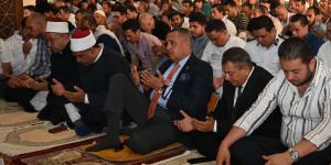 محافظ جنوب سيناء يؤدي صلاة عيد الأضحى بمسجد المصطفى بشرم الشيخ