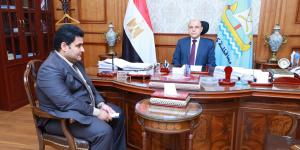 محافظ كفرالشيخ يبحث تطوير وميكنة خدمات التأمين الصحى