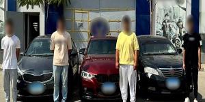 الداخلية تكشف تفاصيل مطاردة 3 سيارات لفتاتين على طريق الواحات