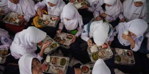 وجبات مدرسية تسمم 365 طالباً في إندونيسيا