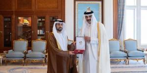 أمير قطر يمنح سفير الإمارات «وسام الوجبة» تقديراً لدعم التعاون الأخوي