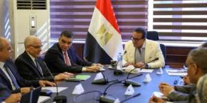 الصحة تبحث مع هيئة الشراء الموحد وشركة جريفلز إيجيبت توطين صناعة مشتقات البلازما