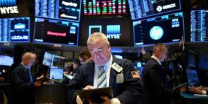 ارتفاع الأسهم الأمريكية.. وداو جونز يلامس مستوى قياسيًا جديدًا