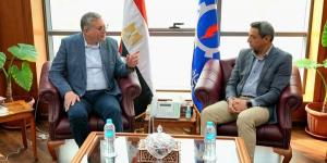 وزير البترول يلتقي محافظ السويس لدعم شركات التكرير والعاملين بها