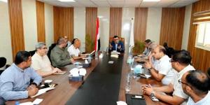 وزير الإسكان يعقد اجتماع لمتابعة موقف تنفيذ المشروعات التنموية بالساحل الشمالي الغربي