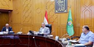 محافظ الإسماعيلية يستعرض منظومة التقنين واسترداد أراضي الدولة