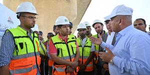 الوزير يشهد الانتهاء من تنفيذ وإنشاء العمل الهندسي لكوبري الخور
