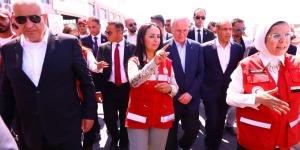 وزيرا التضامن والخارجية يصطحبان رئيس الوزراء الفلسطيني في زيارة للهلال الأحمر