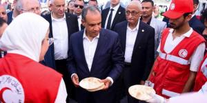 وزير الخارجية ورئيس الوزراء الفلسطيني يزوران مركز الإمداد الغذائي "المطبخ الإنساني" بالشيخ زويد