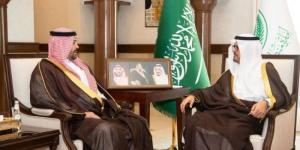 سعود بن مشعل يطَّلع على إنجازات الموارد البشرية وبنك التنمية