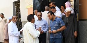 "عمر" يتفقد المراكز التكنولوجية بقوص ونقادة لمتابعة ملف تقنين الاراضي