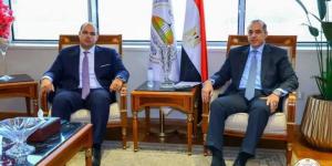 وزير الشئون النيابية والقانونية يلتقي وزير المالية ورئيس جهاز حماية المنافسة