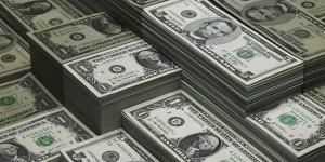 ارتفاع مفاجئ في سعر الدولار بمنتصف التعاملات مقابل الجنيه المصري في البنوك