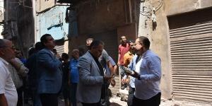 محافظ الشرقيةيتفقد موقع إنهيار عقار بشارع مولد النبي بالزقازيق 