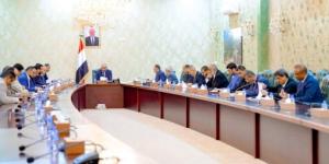 الحكومة تحظر التعامل مع مئات الأشخاص والكيانات المرتبطة بالحوثيين