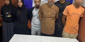 الأمن يكشف ملابسات فيديو اعتداء شخص على سيدة تحمل طفلاً